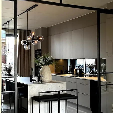 Апартаменты Modern And With Parking Spot